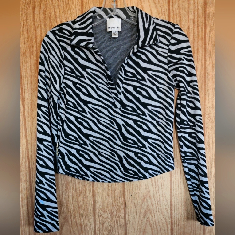 Industry XS zebra print sweater pullover